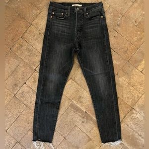 EUC WEDGIE SKINNY GREY/BLACK FRAY HEM JEANS